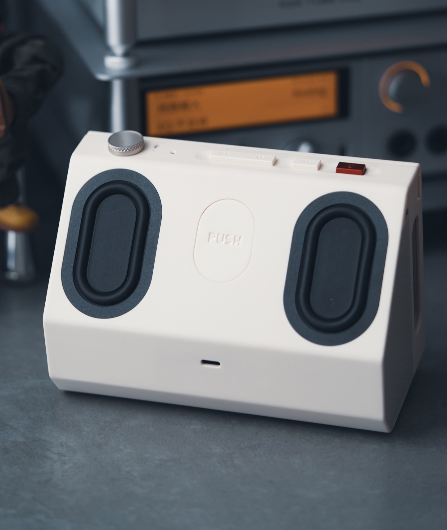 飞傲台式蓝牙音箱 RETRO BOX 开售：5W+5W 全频输出、支持 LDAC，299 元