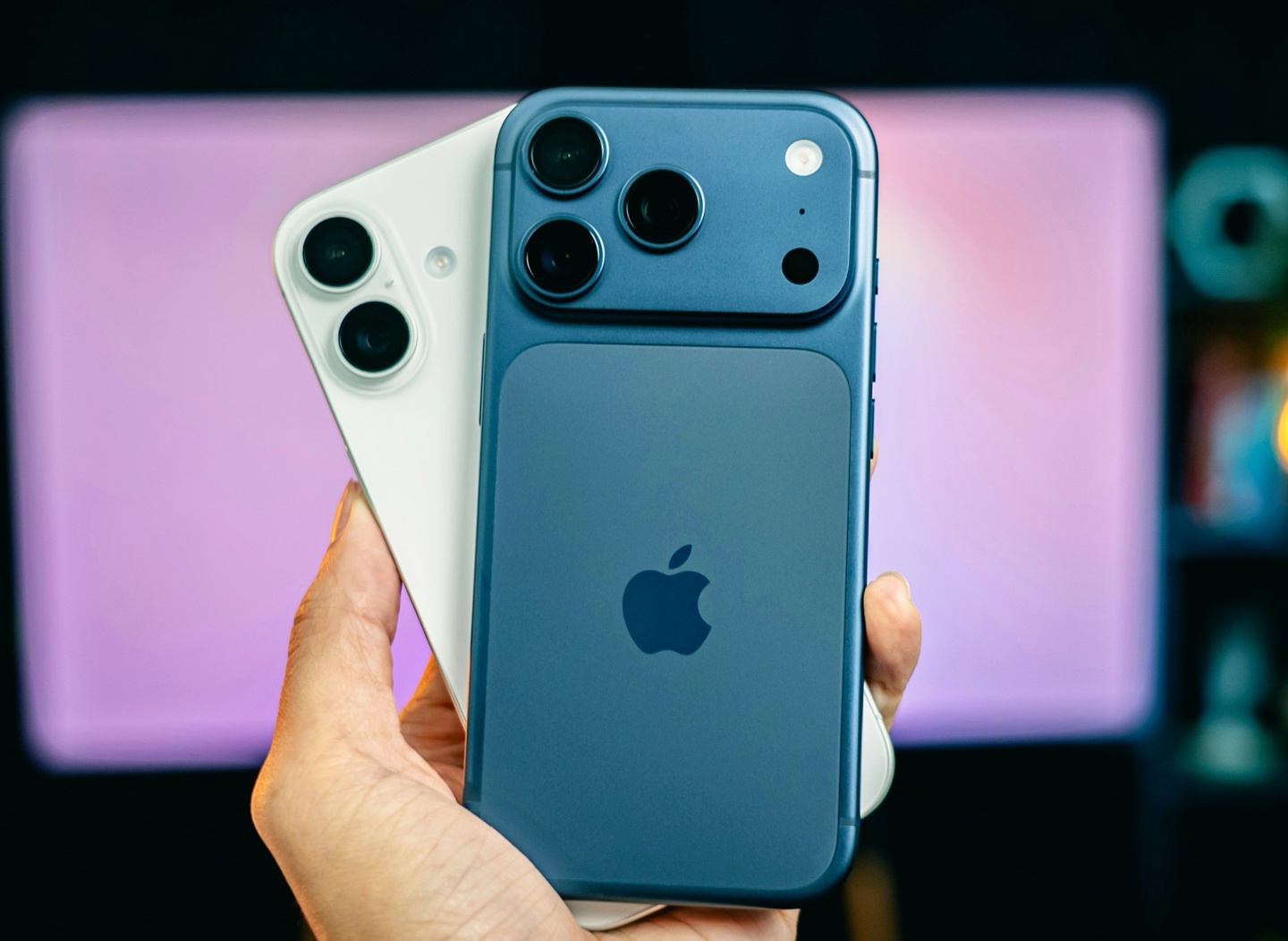 iPhone 17 等部分苹果用户反馈电量耗尽后无法用 USB-C 充电开机