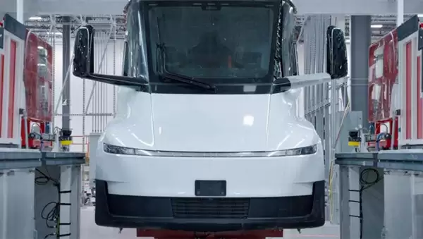 特斯拉在按计划推进电动卡车Semi今年量产 工厂已开始试产