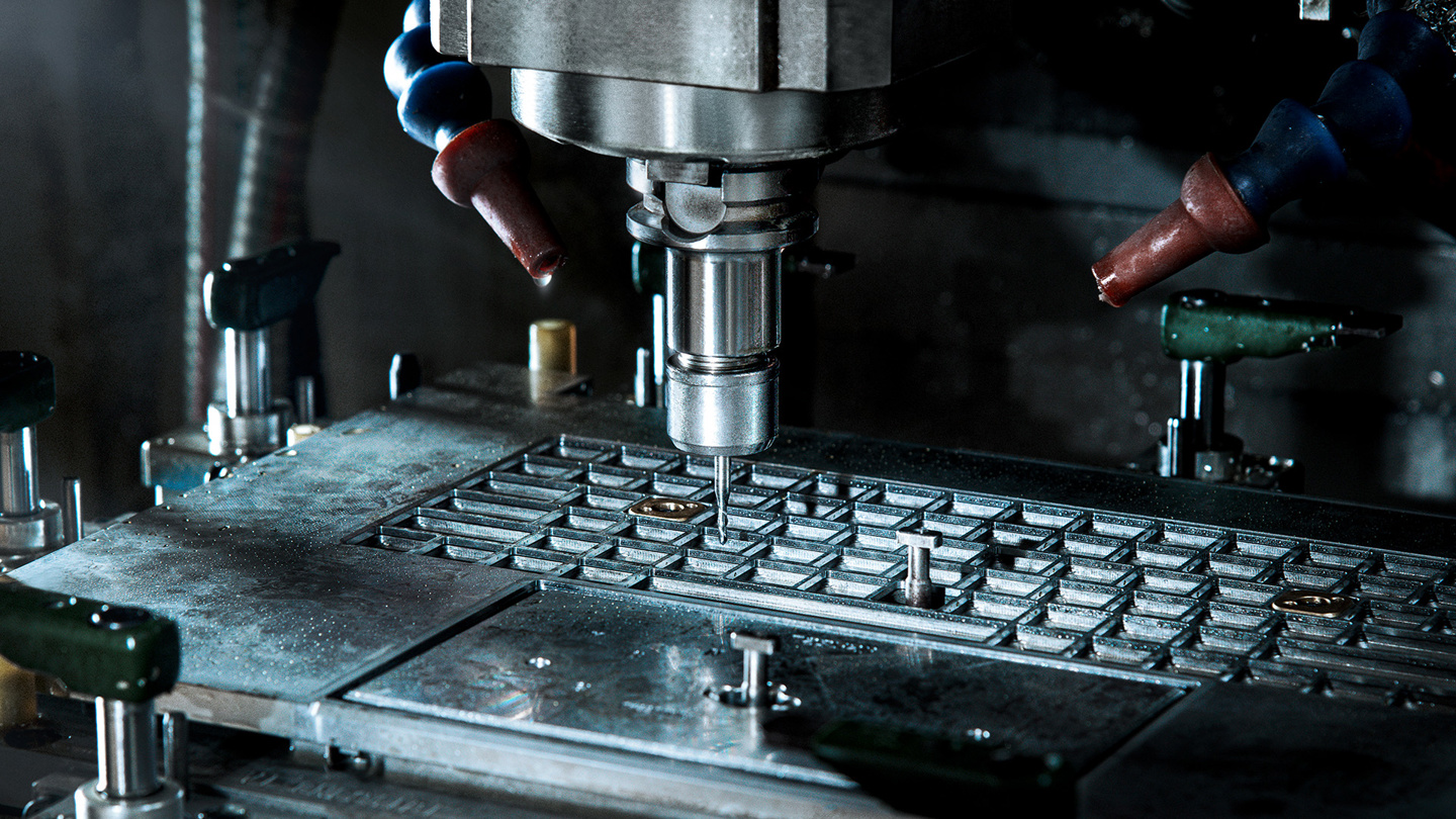 雷蛇发布 2026 款灵刃 Blade 16 轻薄游戏本，14.14kg