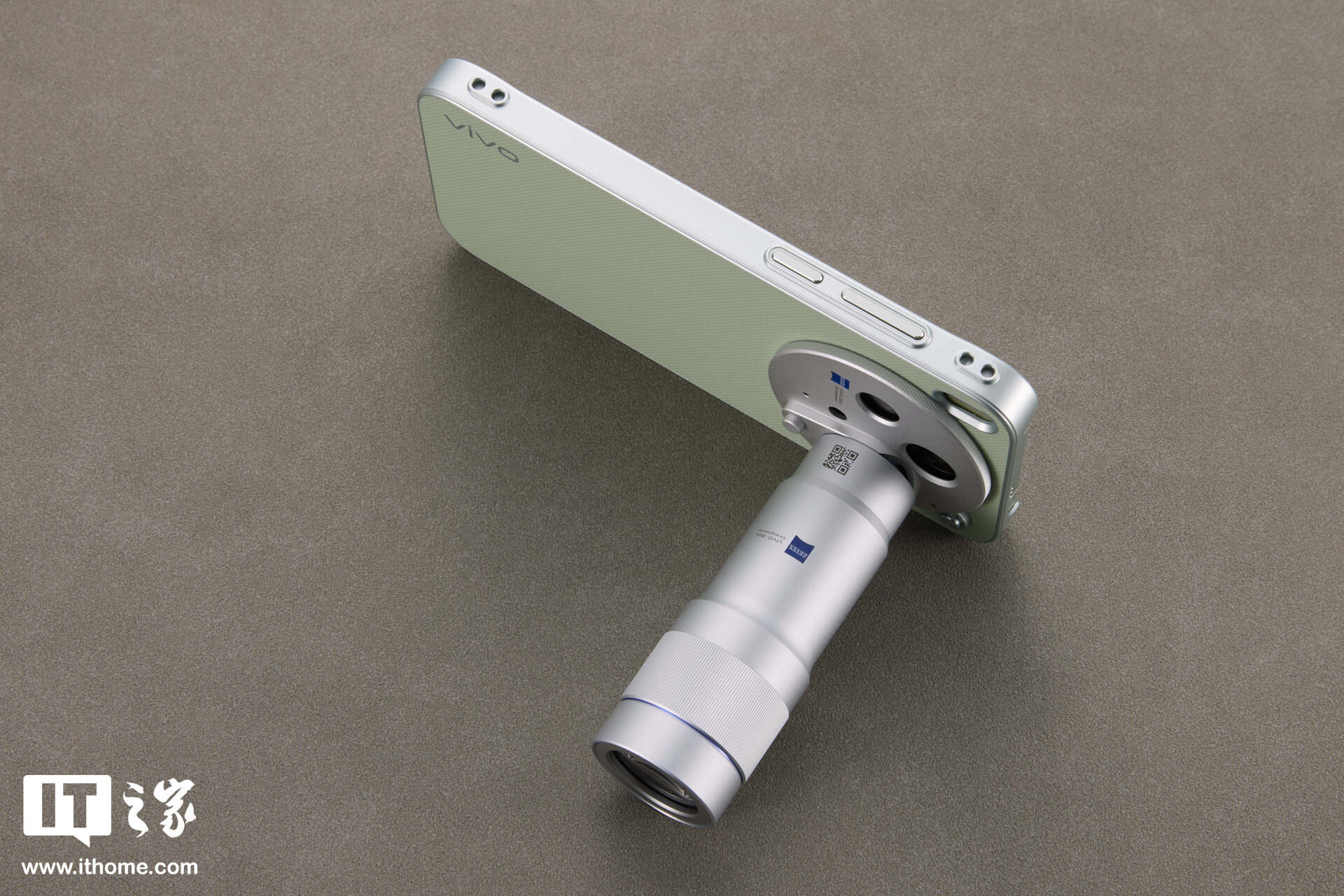 vivo X300 Ultra / X300s 手机摄影师套装登场，含增距镜、定制手机壳等