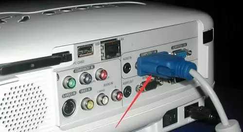 Win10电脑怎么连接有线投影仪
