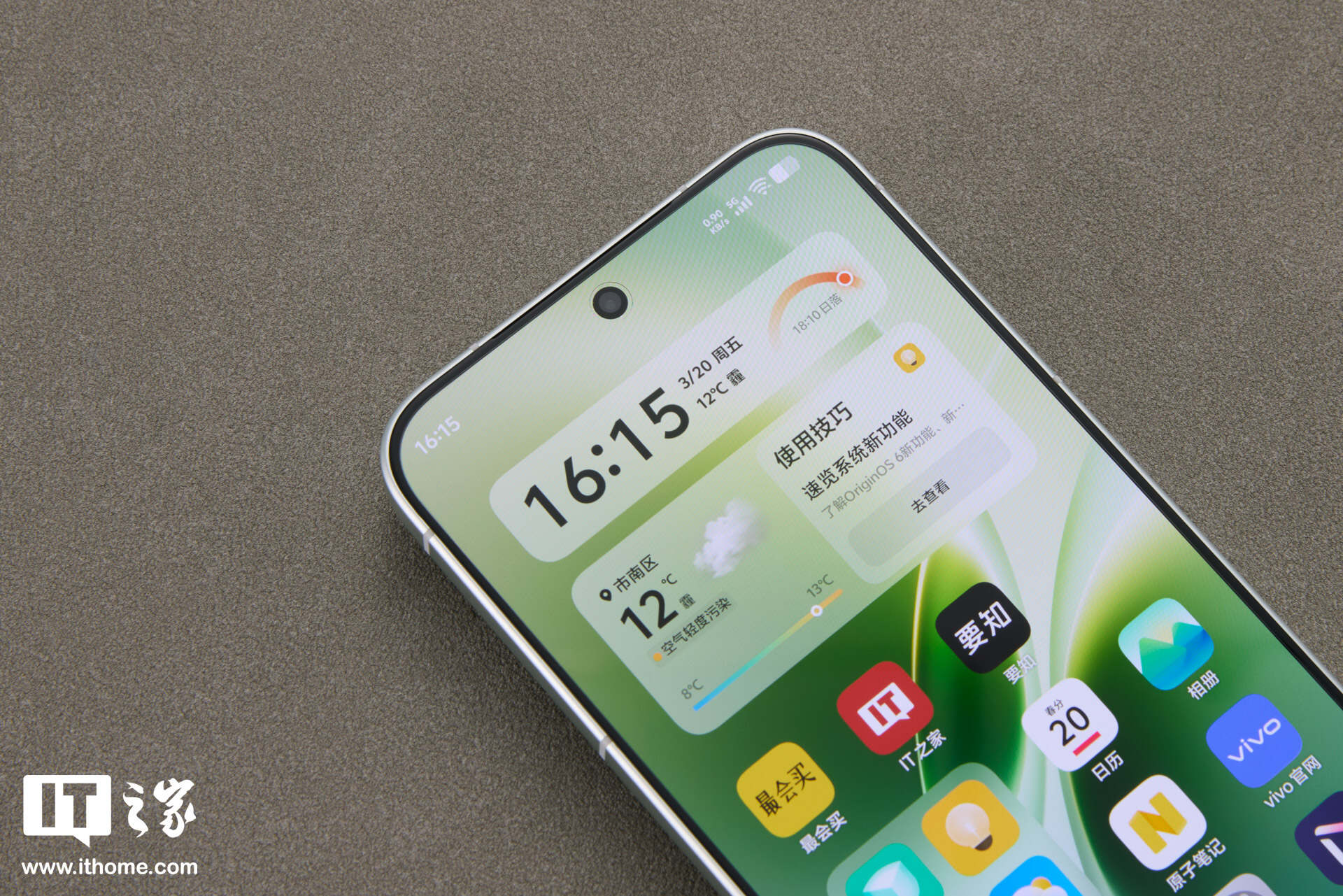 vivo X300s 摄影师套装实拍：经典摄影美学设计，号称“超能小 V 单”