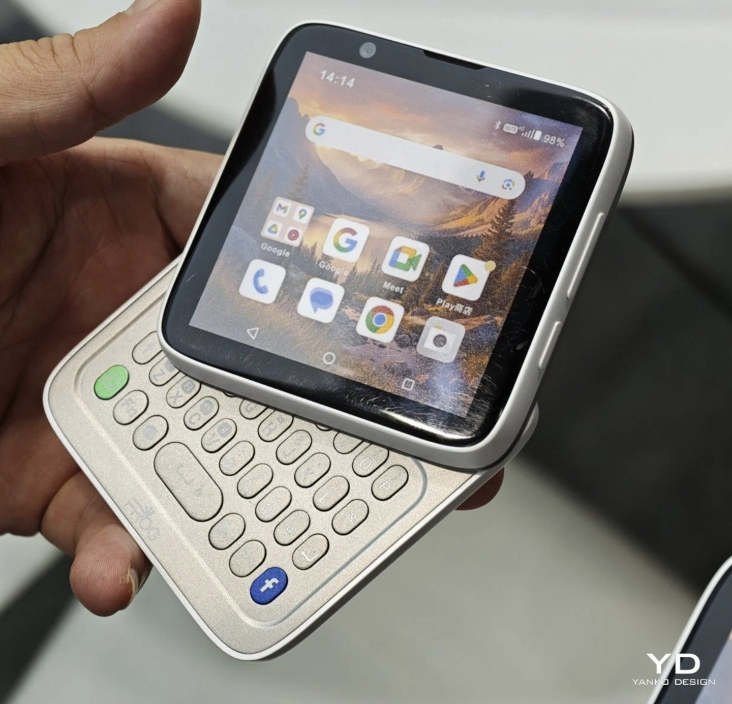 Frog RS1全键盘手机现身，旋盖设计类似诺基亚7705