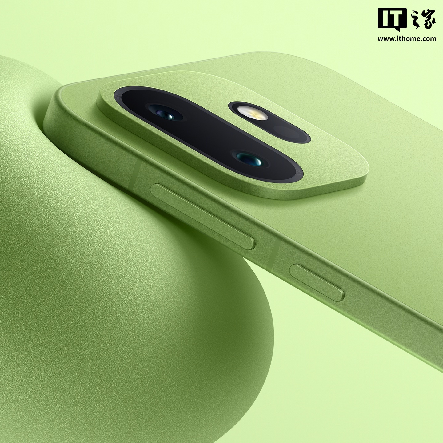 一加 15T 核心参数汇总：6.32 英寸直屏、第五代骁龙 8 至尊版、7500mAh 电池等