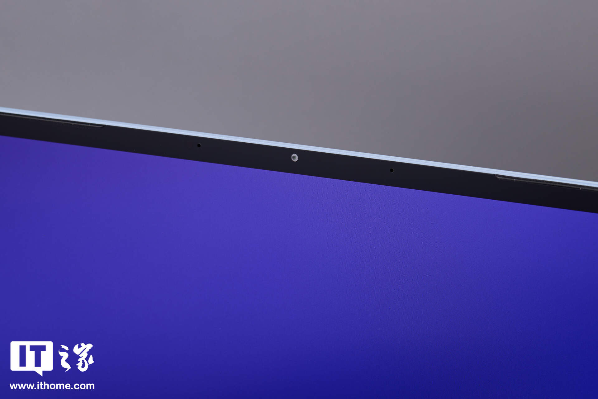 小米 Xiaomi Book Pro 14「柔雾蓝」图赏：丝绒镁合金，1.08kg 超轻薄