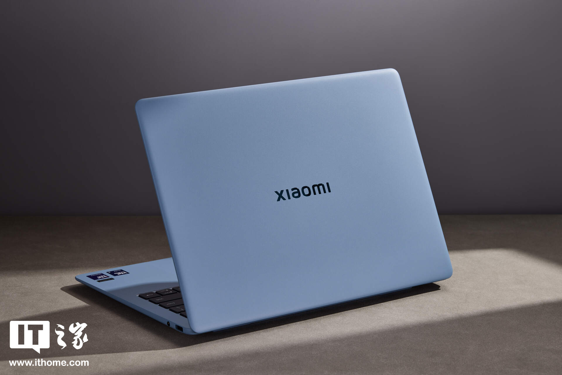 小米 Xiaomi Book Pro 14「柔雾蓝」图赏：丝绒镁合金，1.08kg 超轻薄