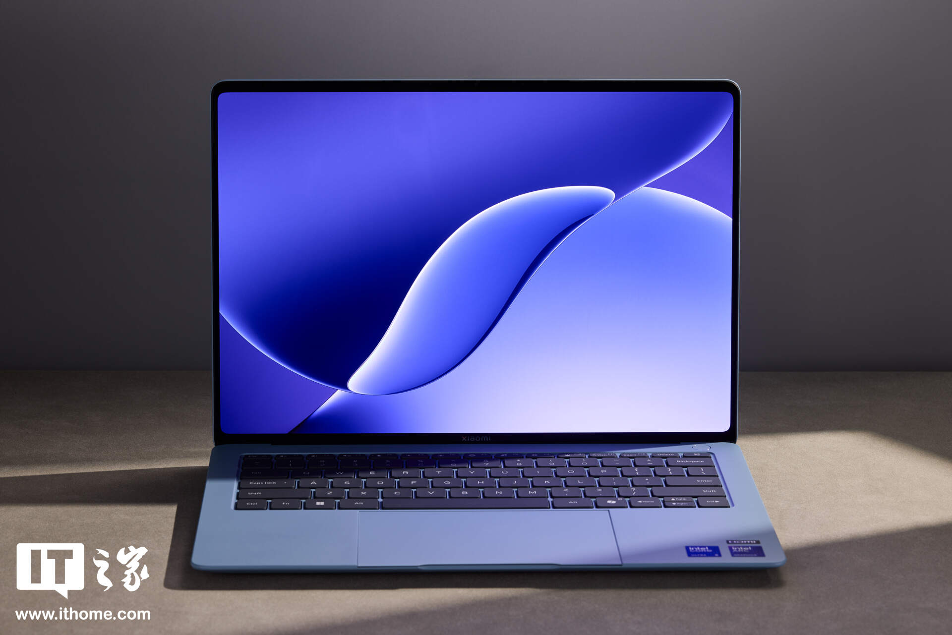小米 Xiaomi Book Pro 14「柔雾蓝」图赏：丝绒镁合金，1.08kg 超轻薄
