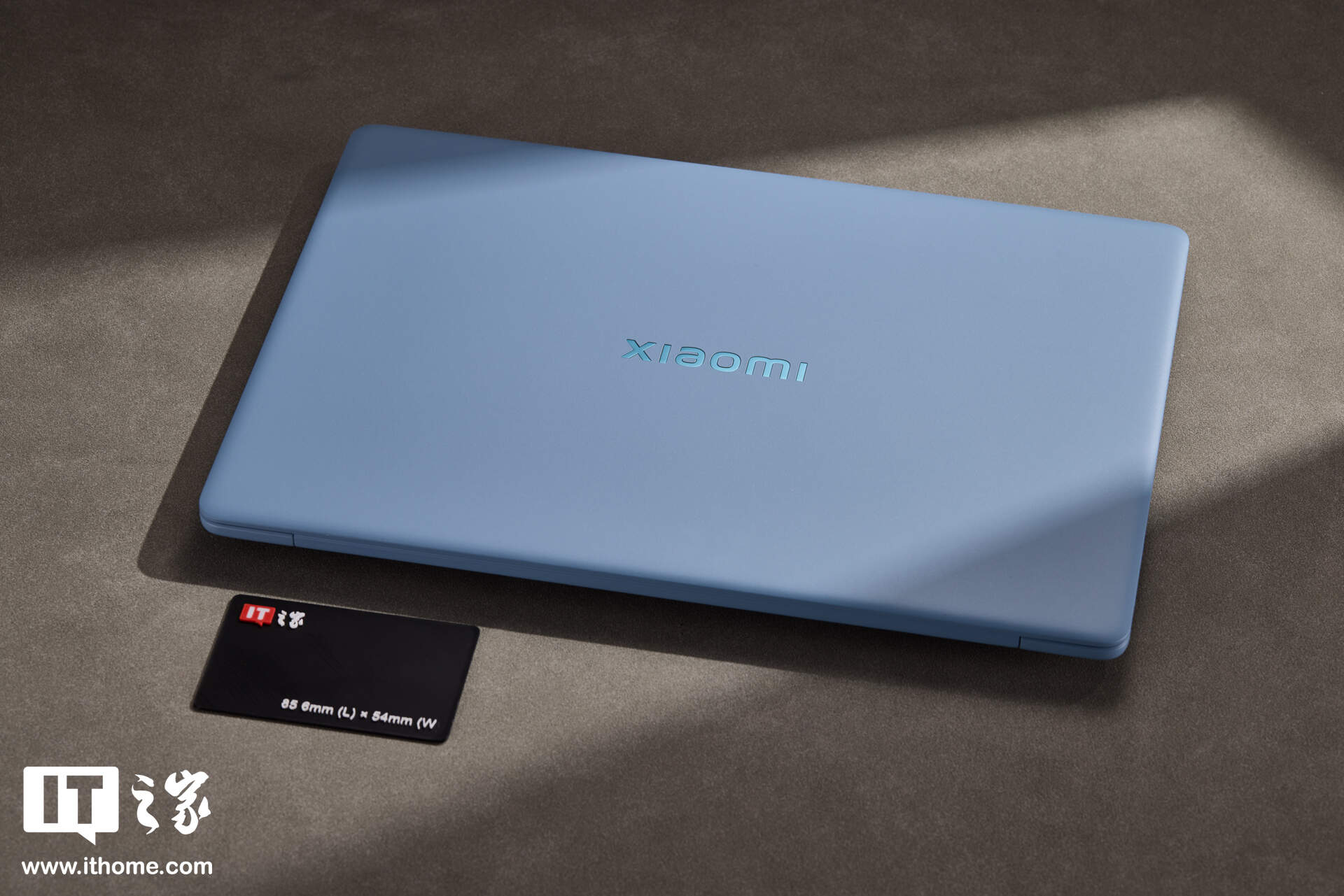 小米 Xiaomi Book Pro 14「柔雾蓝」图赏：丝绒镁合金，1.08kg 超轻薄