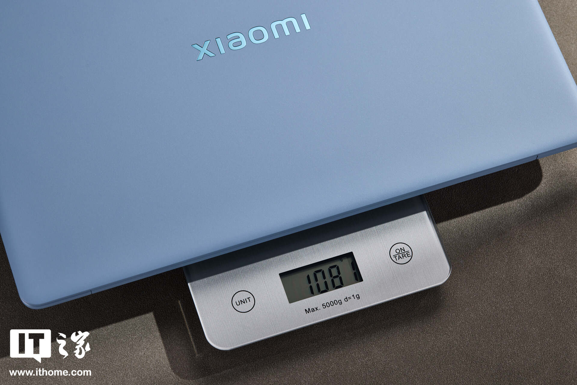 小米 Xiaomi Book Pro 14「柔雾蓝」图赏：丝绒镁合金，1.08kg 超轻薄