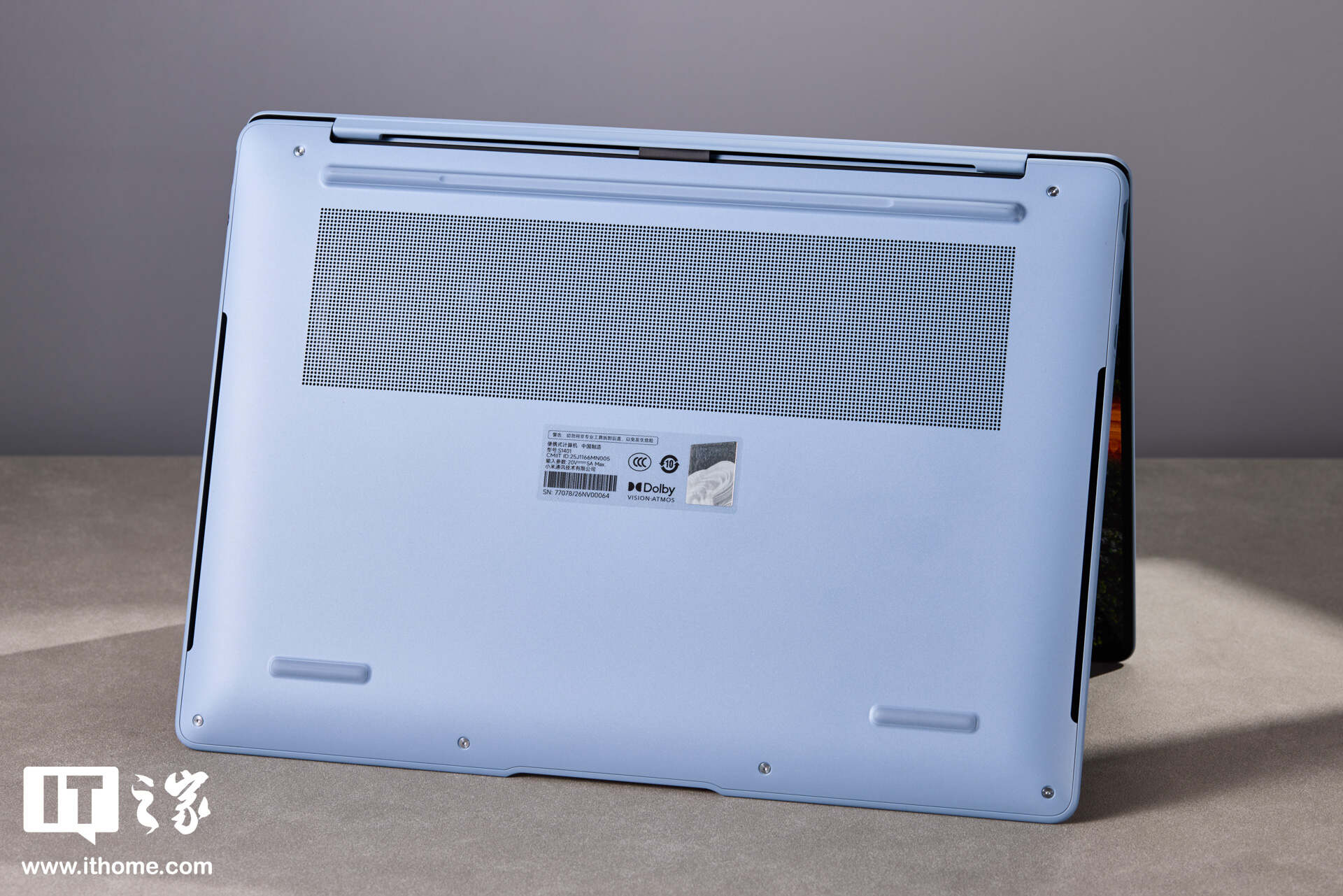 小米 Xiaomi Book Pro 14「柔雾蓝」图赏：丝绒镁合金，1.08kg 超轻薄