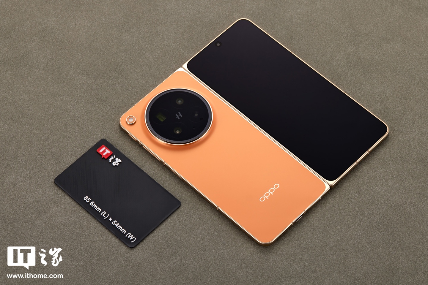 “全球最平整折叠屏手机”OPPO Find N6 今日开售：骁龙 8 Elite Gen5、丹霞色彩 + 哈苏影像，9999 元起