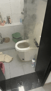 上厕所时智能马桶突然冒烟起火，应急管理部给出安全提醒
