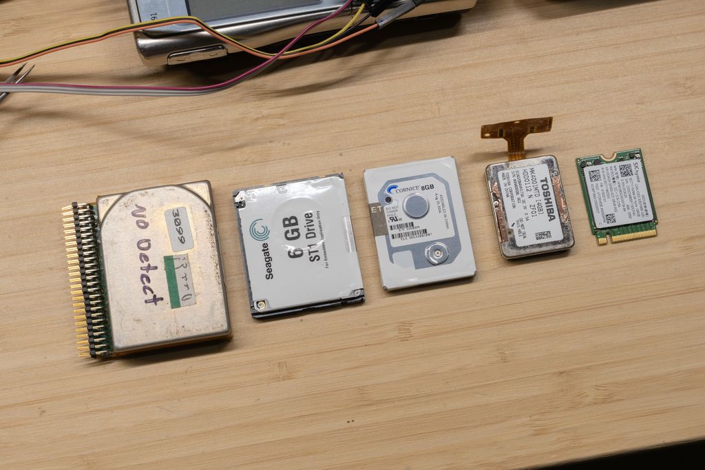 网友借助“小龙虾”AI 解码，在诺基亚 N91 手机上成功逆向工程全球最小机械硬盘