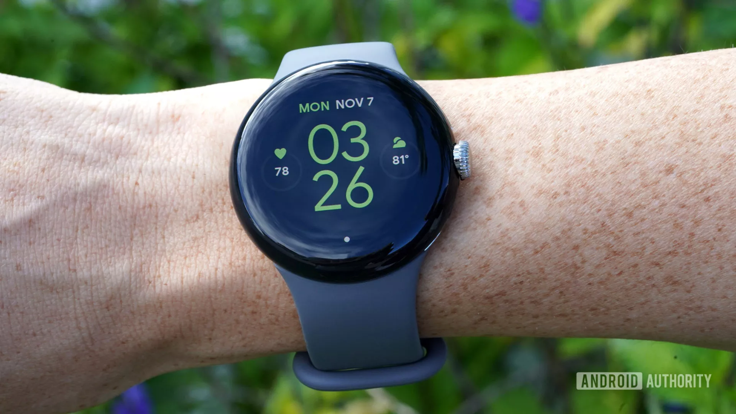 谷歌为初代 Pixel Watch 智能手表推送 WearOS 5.1 安全更新，修复紧急拨号 Bug