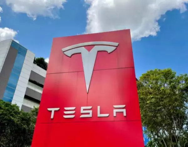 特斯拉 Semi：首台量产重卡正式下线，高产能生产线启动