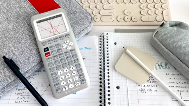 德州仪器发布 TI-84 Evo 图形计算器：处理器提速 3 倍 绘图空间增 50%