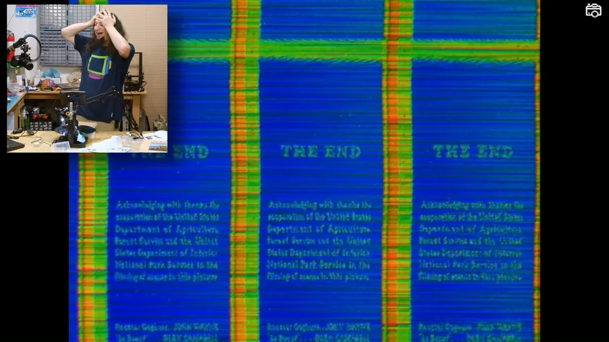 博主考古被遗忘的视盘格式：显微镜下惊现 CED 光盘表面模拟图像