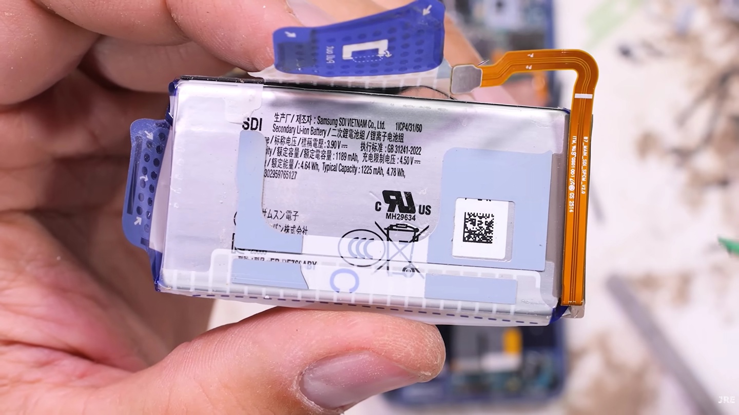 三星 Galaxy Z Flip8 折叠手机被曝未升级电池，仍为额定 1150+3024mAh