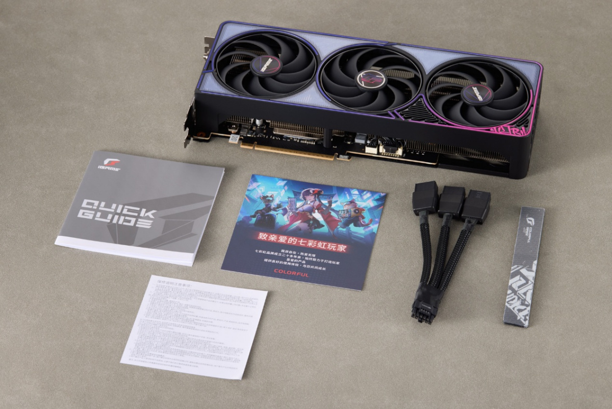 七彩虹 iGame RTX 5070 Ti Ultra SFF 显卡图赏：嘻哈涂鸦风，设计更潮酷