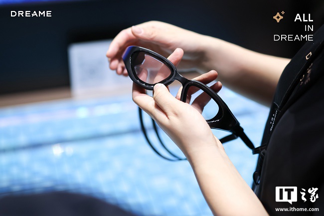 追觅“水景 AQUA 100”AR 智能泳镜亮相 AWE 2026，支持 640 x 480 分辨率单目绿色显示