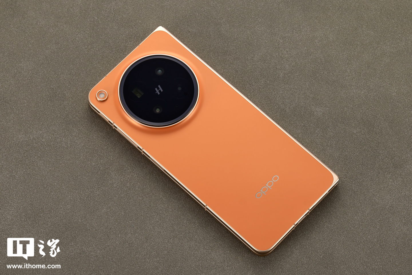 OPPO Find N6 图赏：号称“全球最平整折叠手机”，无感折痕，久用平整