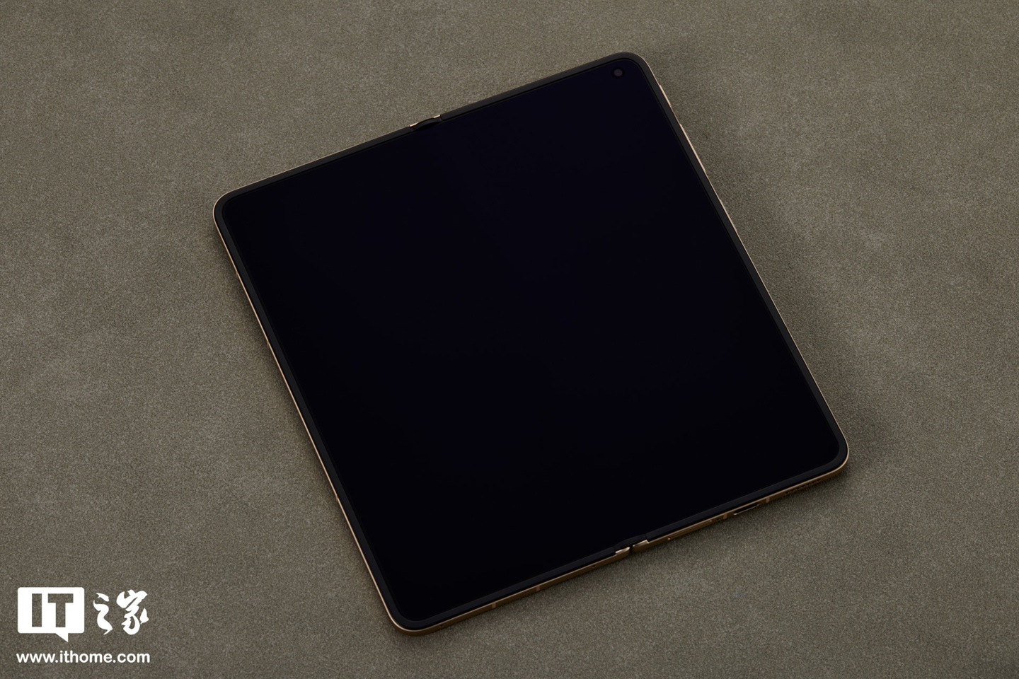 OPPO Find N6 图赏：号称“全球最平整折叠手机”，无感折痕，久用平整