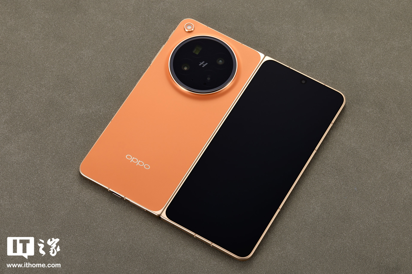 OPPO Find N6 图赏：号称“全球最平整折叠手机”，无感折痕，久用平整