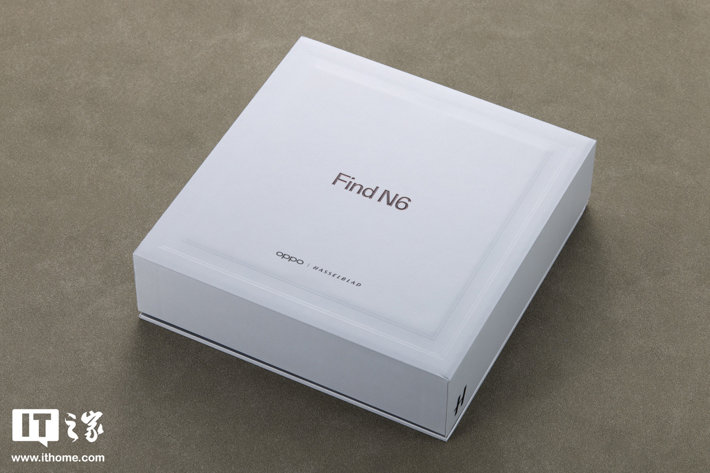 OPPO Find N6 图赏：号称“全球最平整折叠手机”，无感折痕，久用平整