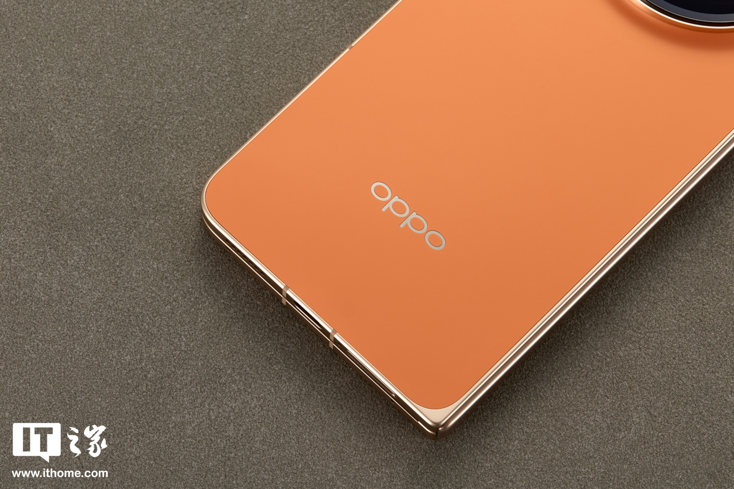 OPPO Find N6 图赏：号称“全球最平整折叠手机”，无感折痕，久用平整