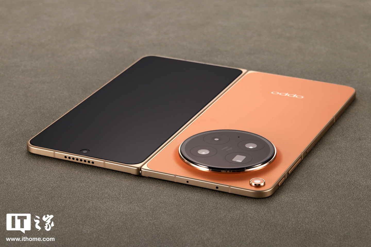 OPPO Find N6 图赏：号称“全球最平整折叠手机”，无感折痕，久用平整