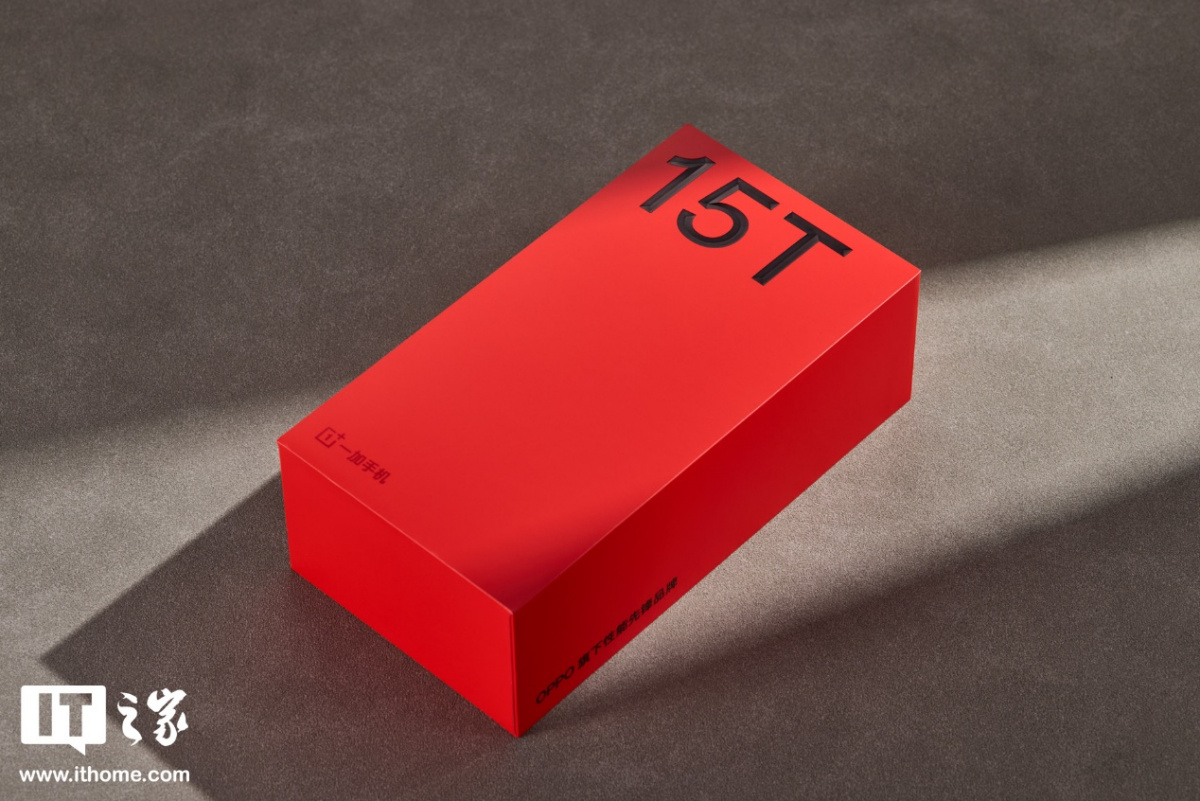 一加 15T 治愈白巧配色图赏：纯粹的白，温柔的沙