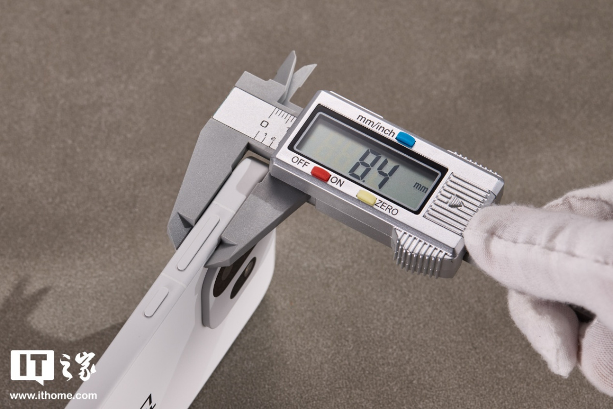 一加 15T 治愈白巧配色图赏：纯粹的白，温柔的沙