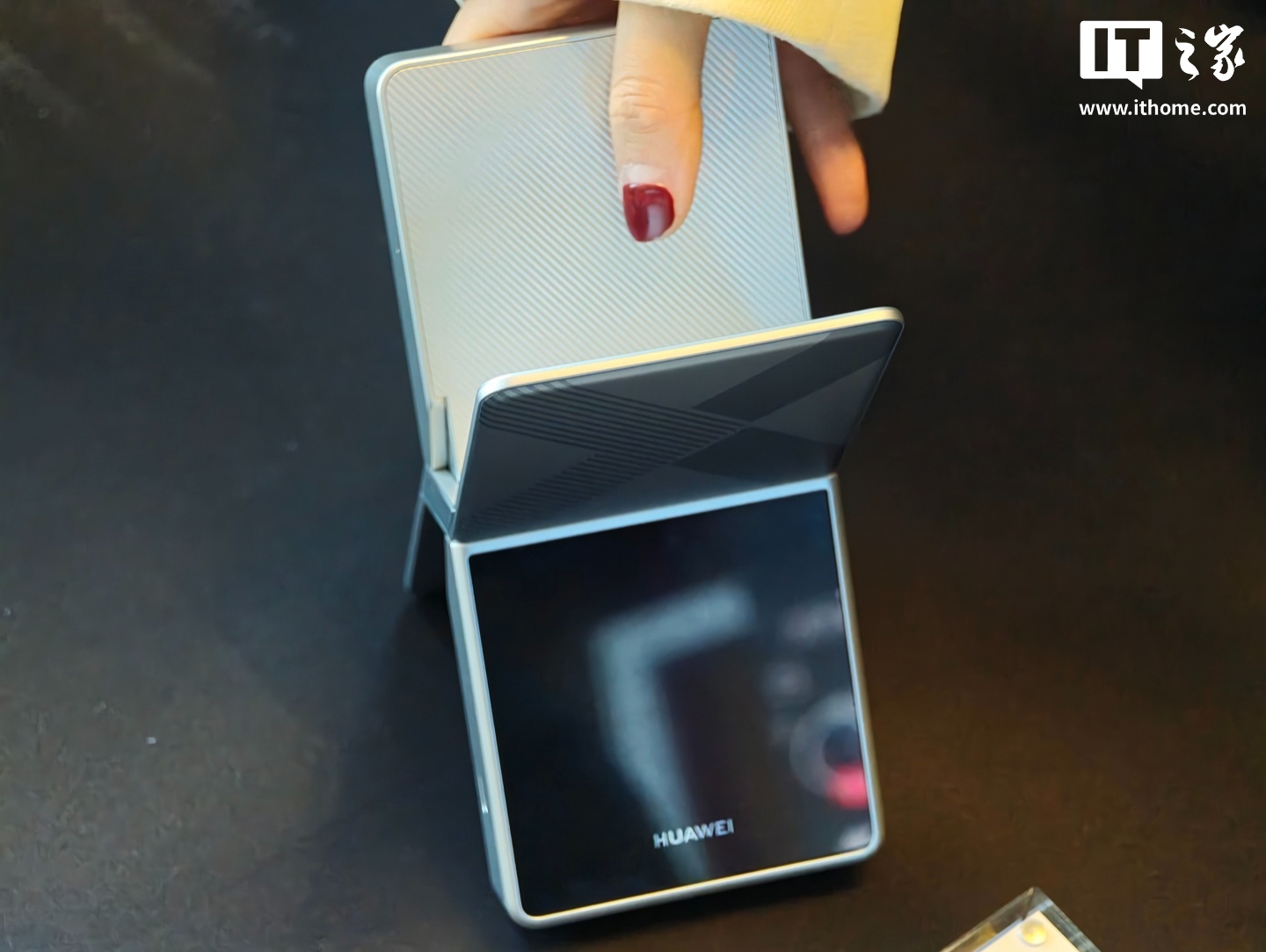 华为随行 WiFi X 发布：X 造型“超级直播神器”，1000Mbps 上行峰值，2499 元