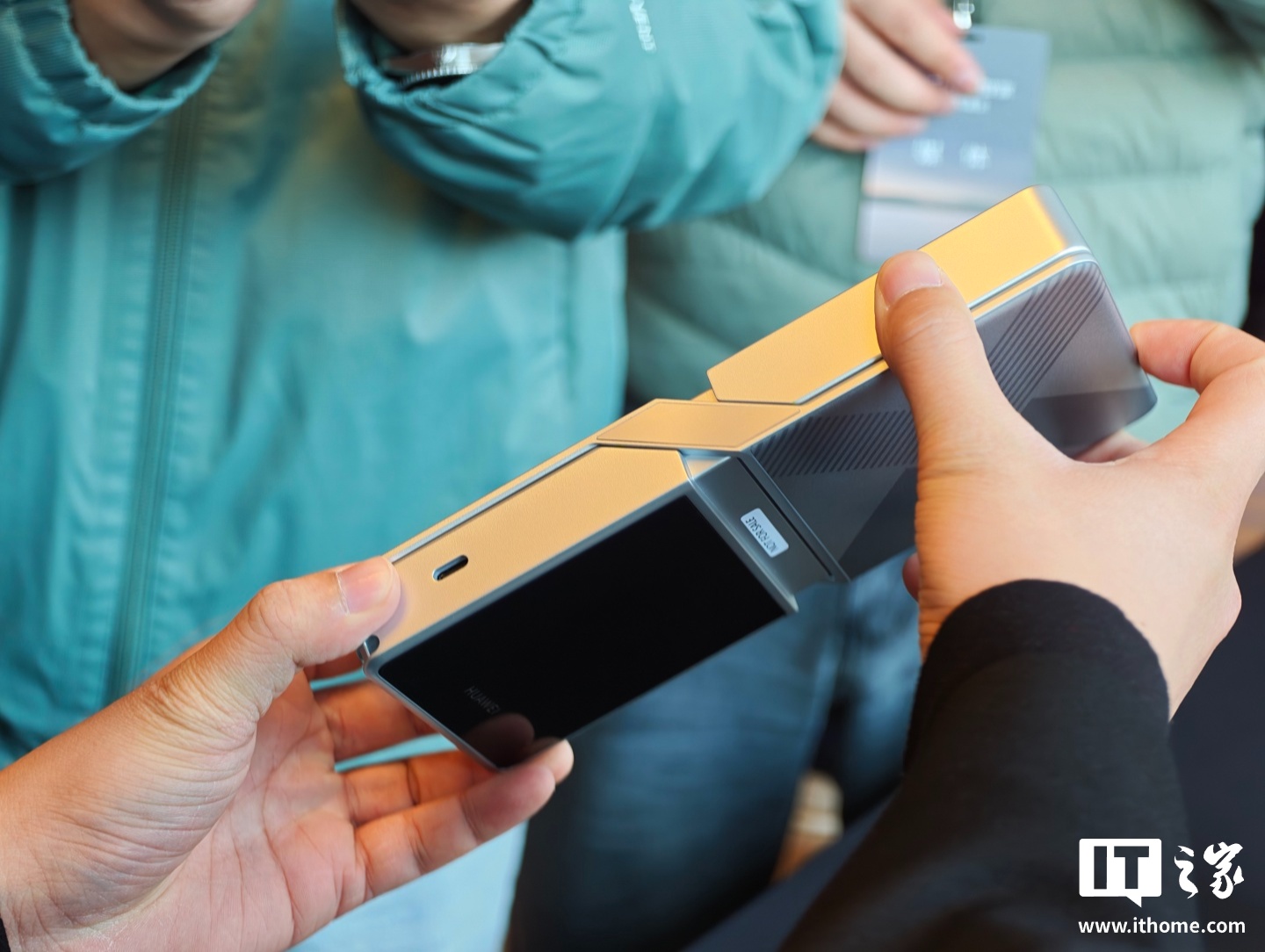 华为随行 WiFi X 发布：X 造型“超级直播神器”，1000Mbps 上行峰值，2499 元