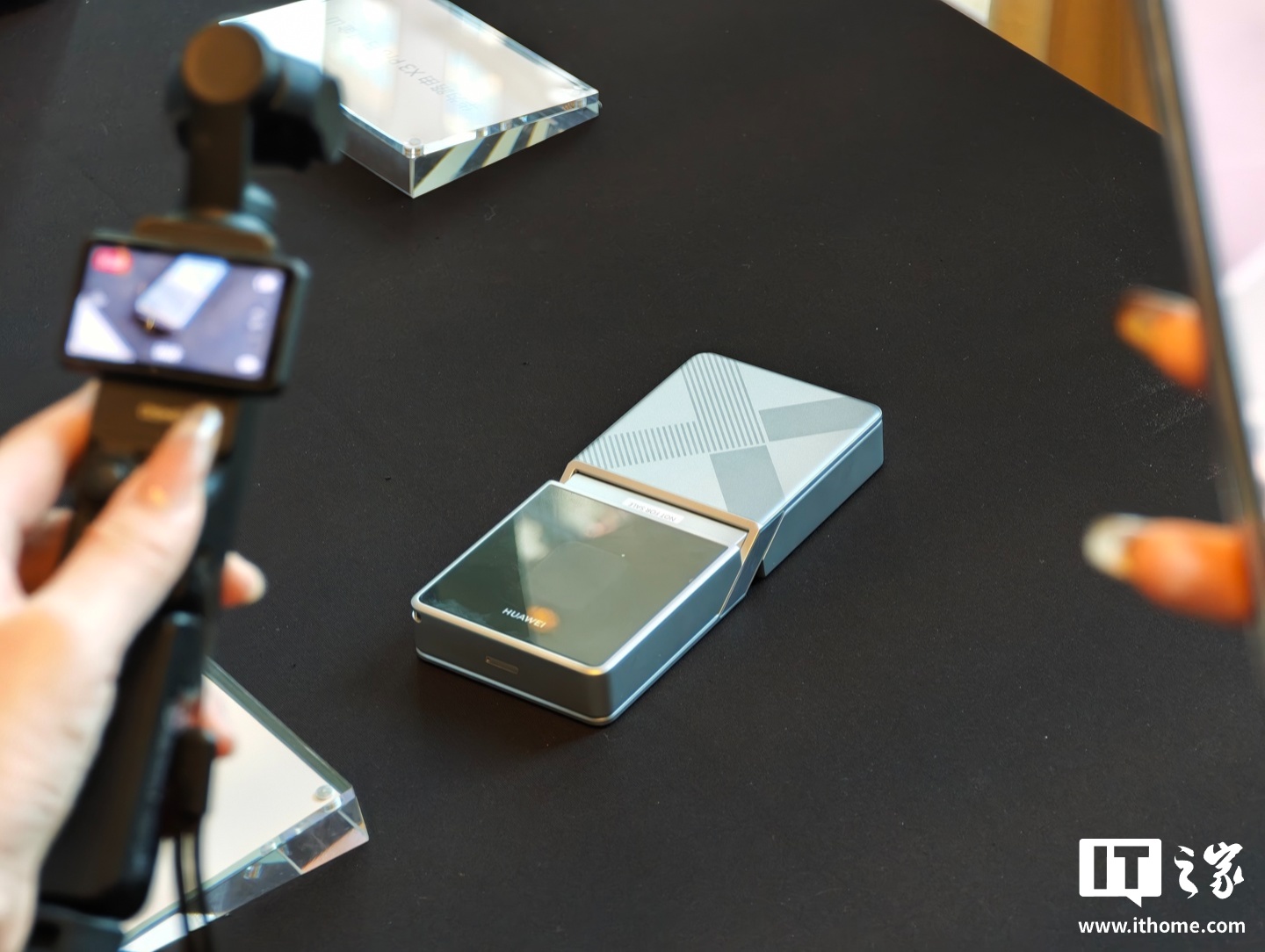 华为随行 WiFi X 发布：X 造型“超级直播神器”，1000Mbps 上行峰值，2499 元