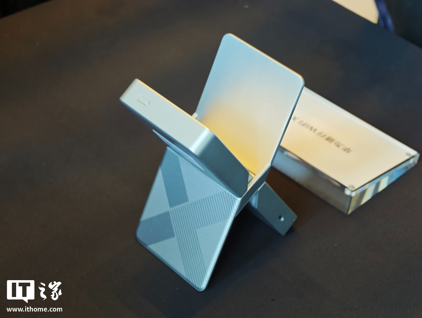 华为随行 WiFi X 发布：X 造型“超级直播神器”，1000Mbps 上行峰值，2499 元