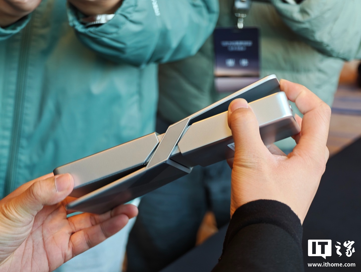 华为随行 WiFi X 发布：X 造型“超级直播神器”，1000Mbps 上行峰值，2499 元