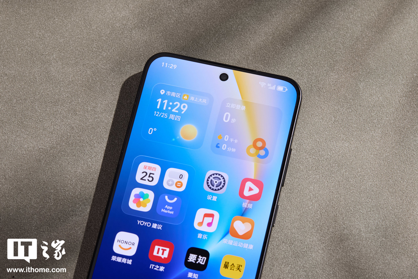 【IT之家开箱】荣耀 WIN 系列手机实拍：定位年度电竞夯机，搭载 10000 毫安时电池