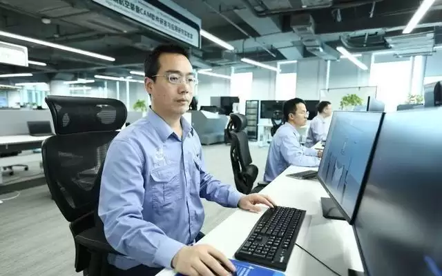 全国五一劳动奖章获得者聂海平：突破国外技术壁垒 用代码“敲”出属于中国的铺丝机
