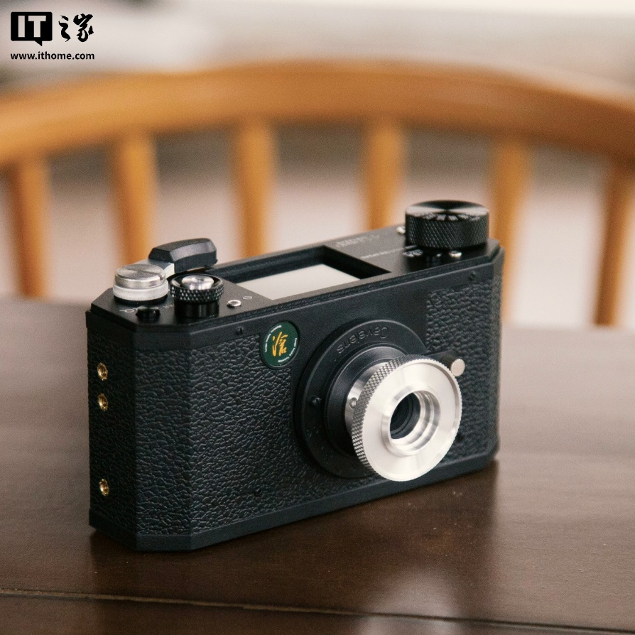 沧野推出 C3 Mark I 玩具相机：可换 35/50mm 镜头、配过片扳手 / 30 万像素传感器，288 元起