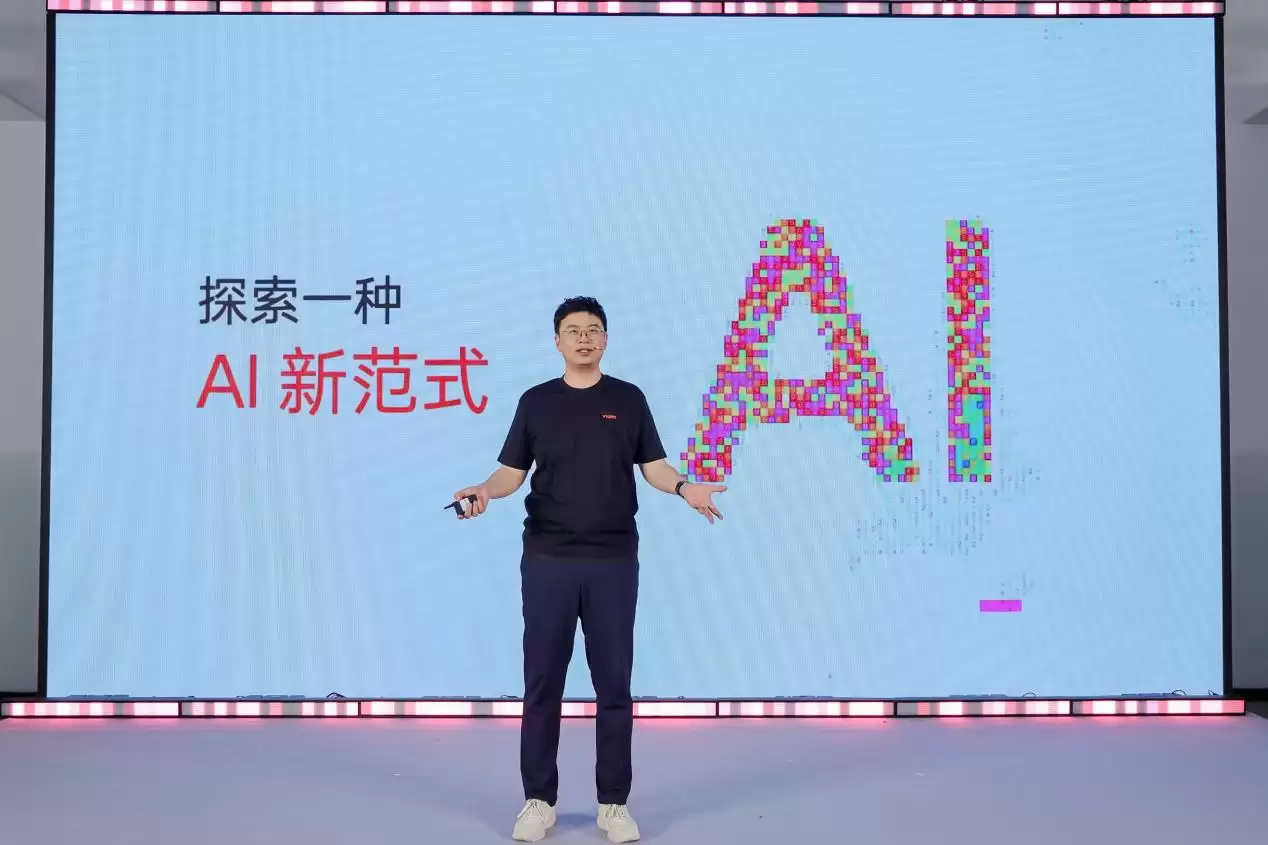 AI硬件迈入Agent时代：未来智能发布viaim讯飞智能体耳机