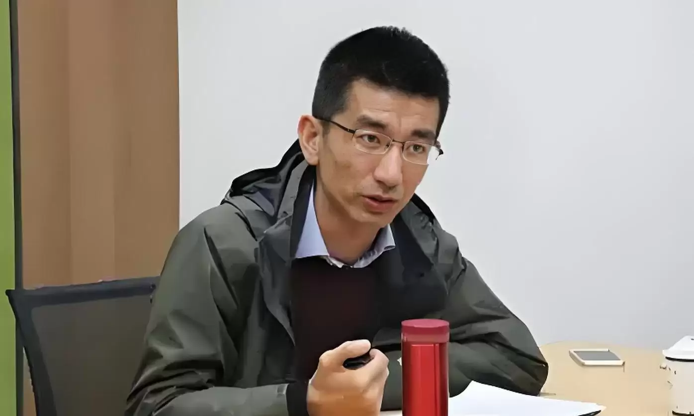 离职半年首播！东方甄选前CEO孙东旭卖书冲上榜首，网友：开始捞钱？