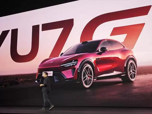 小米YU7系列发布，雷军直面特斯拉Model Y：虽暂落后但志在必赢