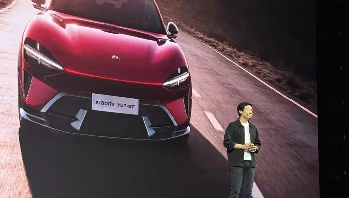 对话雷军：YU7对Model Y“八败两胜”，有信心一点点逼近特斯拉