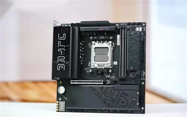 轻松打造千帧电竞主机 七彩虹iGame B850M Ultra-OC V14主板图赏
