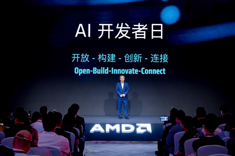 AMD高级副总裁、计算与图形总经理 Jack Huynh做主旨演讲