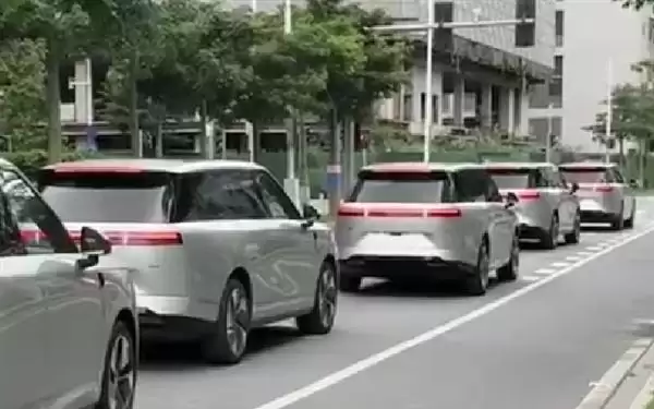 小鹏Robotaxi车队路测曝光 相关负责人回应：已路测数月