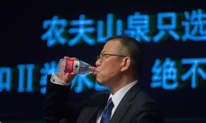 卖水的钟睒睒，砸5亿盯上固态电池