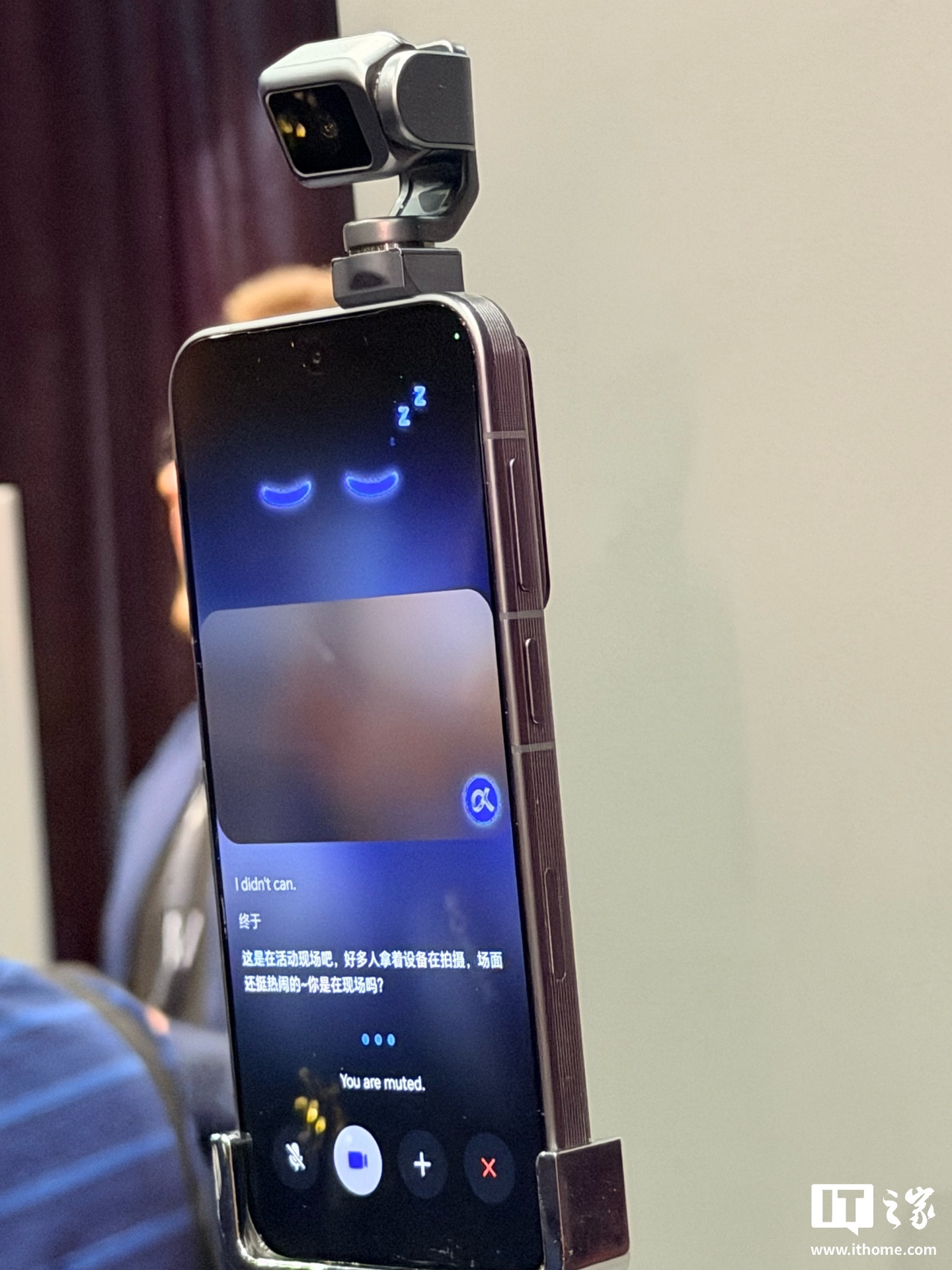 荣耀李健官宣:全球首款机器人手机 Robot Phone 三季度上市